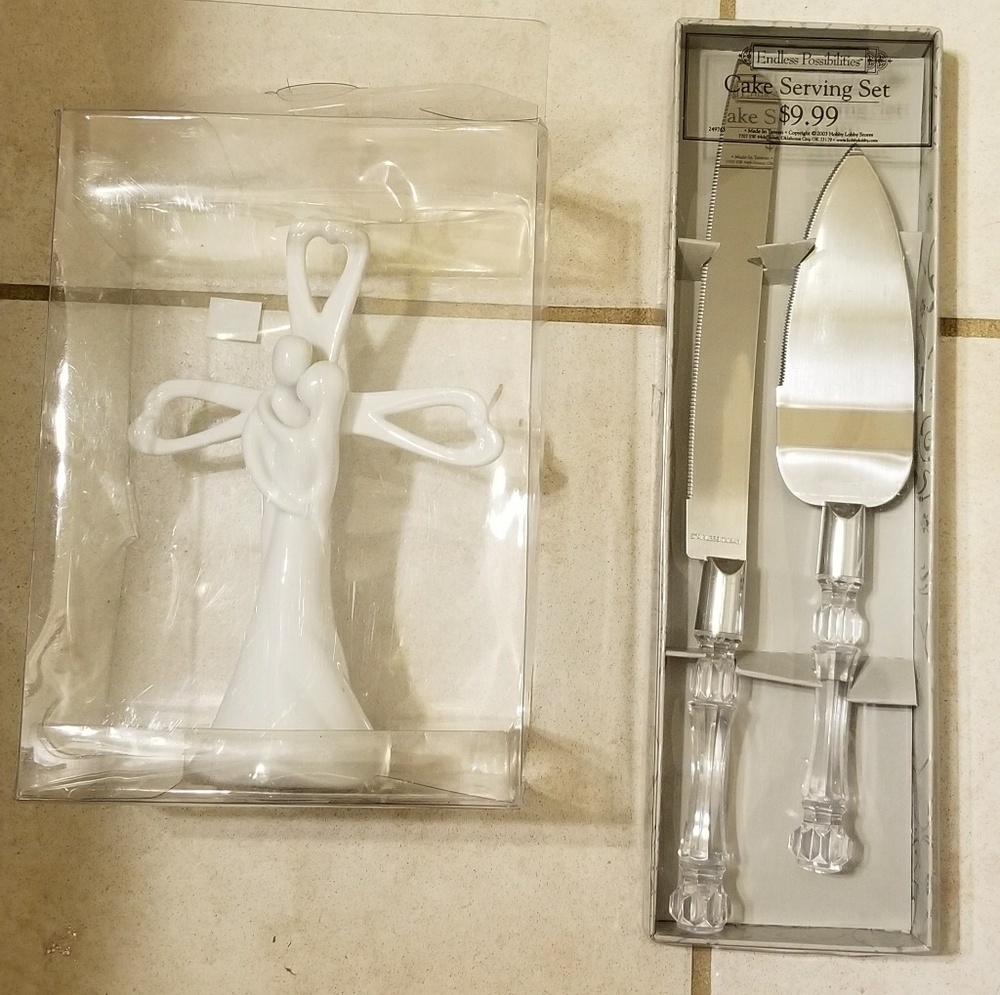 Wedding cake topper and knife with cake server